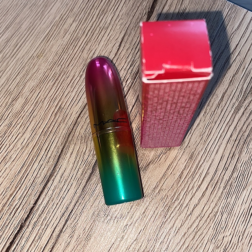 MAC Limited Edition lipstick NEW - Picture 4 of 5